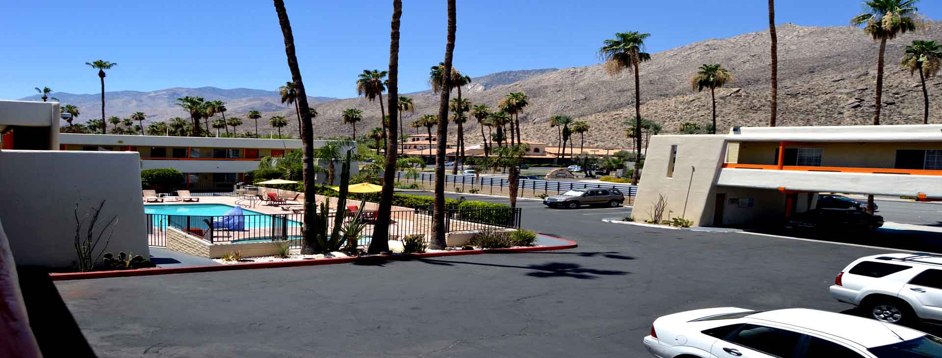 Front of Hotel Musicland Hotel Palm Springs